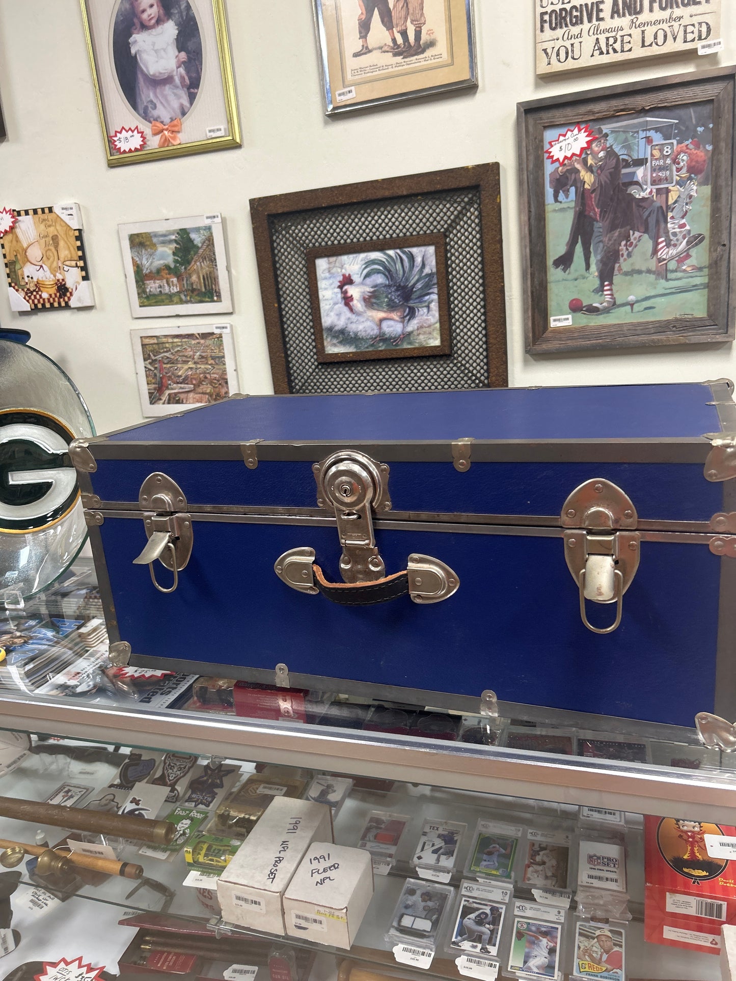 Blue Trunk (no key)
