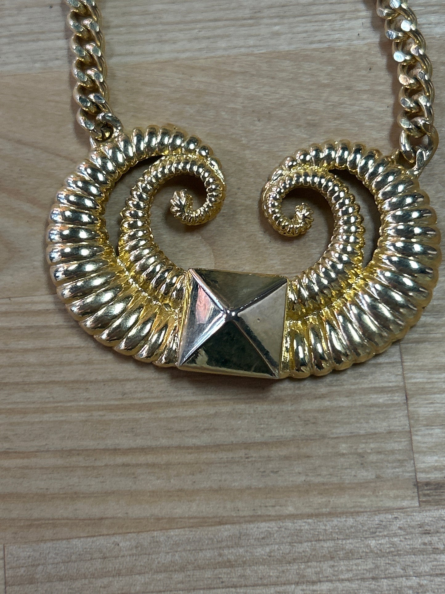 Gold tone Necklace (preowned)