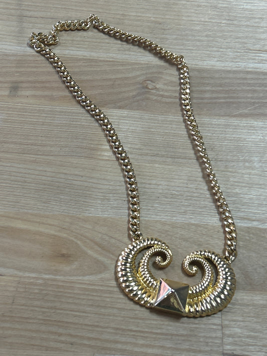 Gold tone Necklace (preowned)