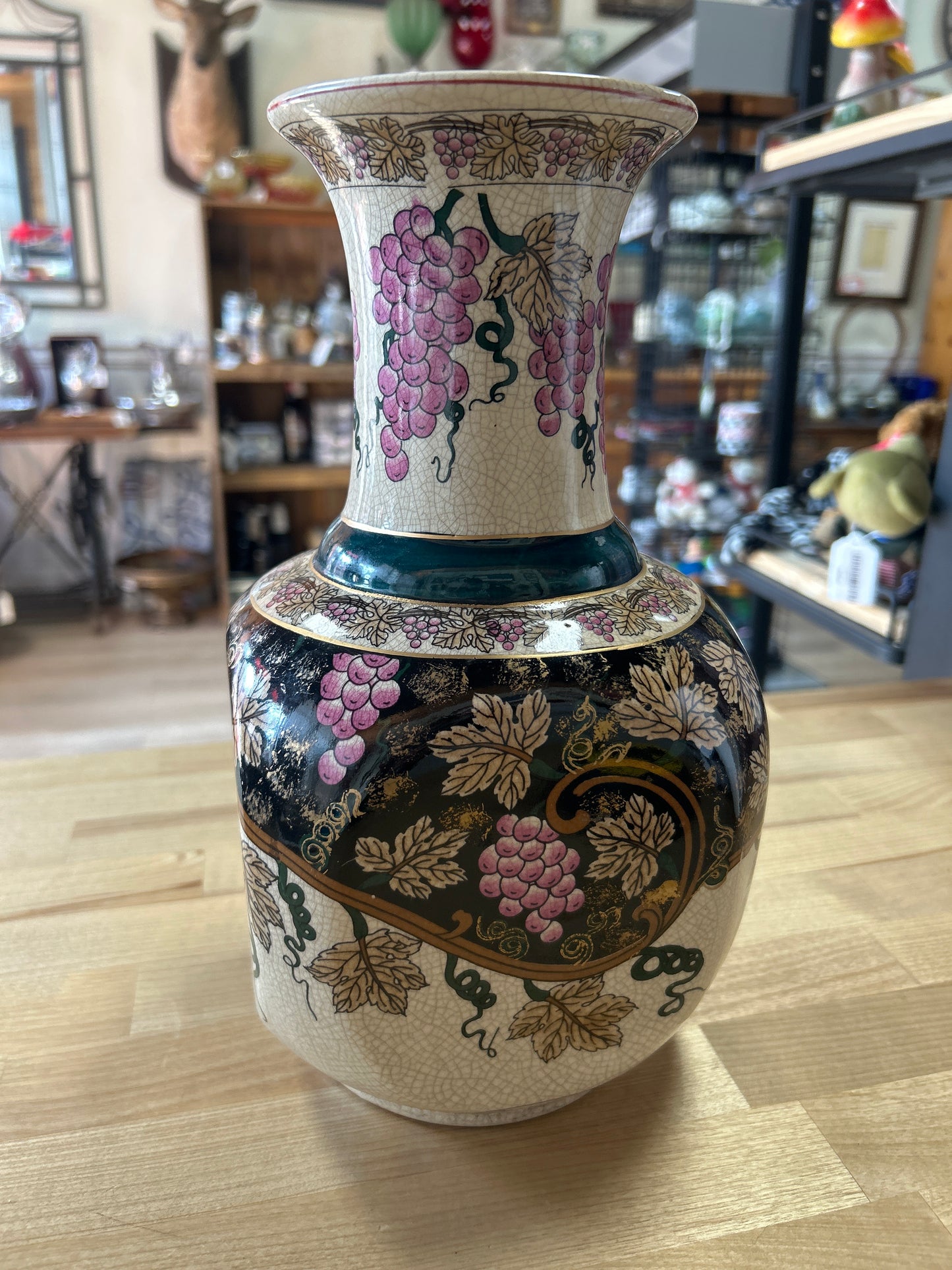 Vintage Chinese Oriental Satsuma Japanese Style Hand Painted Gold Accents 11 1/2”