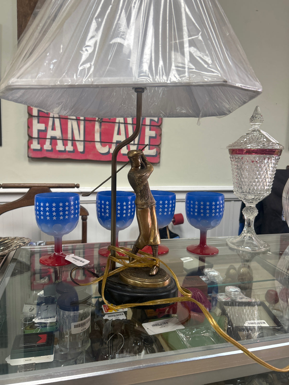 Vintage brass golfer accent lamp