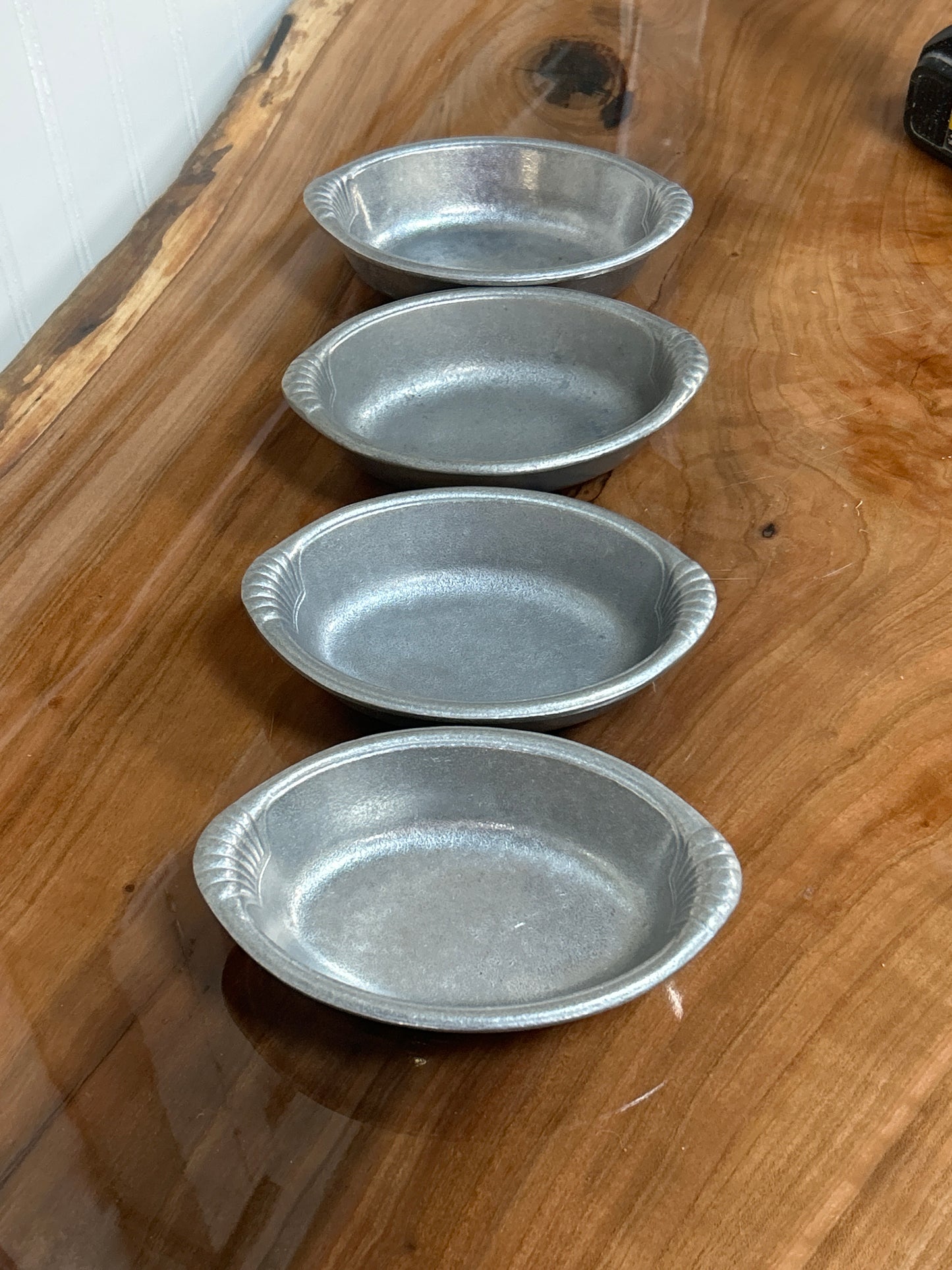 The Wilton Co. (RWP) ~ SCALLOP HANDLED AU GRATIN POTATO PLATES (set of 4)