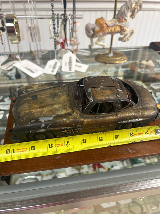 Preowned Die cast model of a 1954 Mercedes-Benz 300 SL Gullwing (see photos for condition. Beat up in a good way)