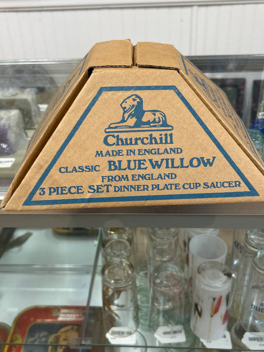 Classic Blue willow 3 pc place setting NOS NIB CHURCHILL England