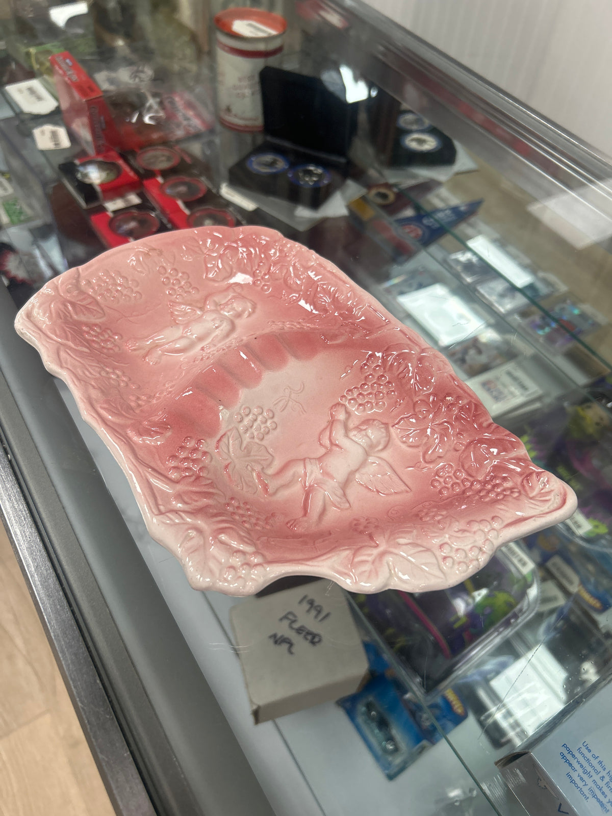 Pink trinket or ashtray (nick)