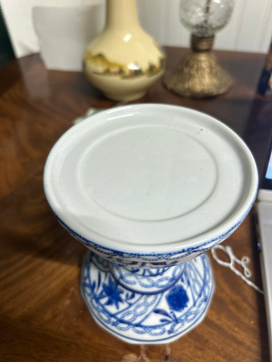 5.5” Ceramic Stand Blue And White Pattern