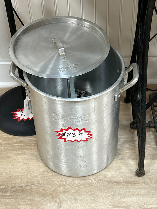 Bayou Classic 3025 30-qt Aluminum Turkey Fryer Features 30-qt