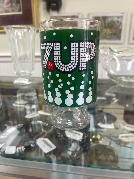 7 Up VINTAGE 7” TALL 32 OUNCE Soda Drinking GLASS FOOTED BASE 70’s