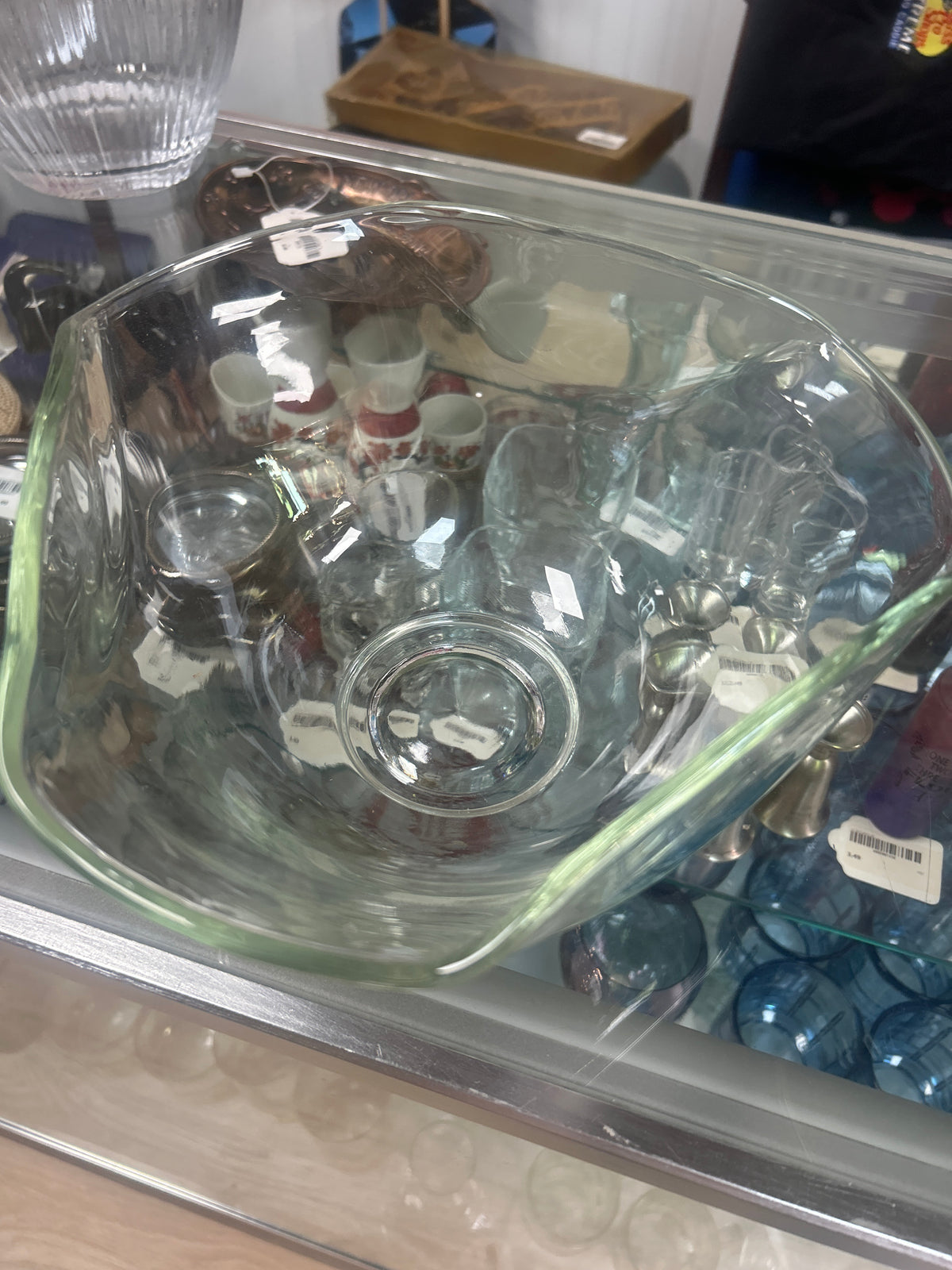Vintage Anchor Hocking clear glass chip bowl