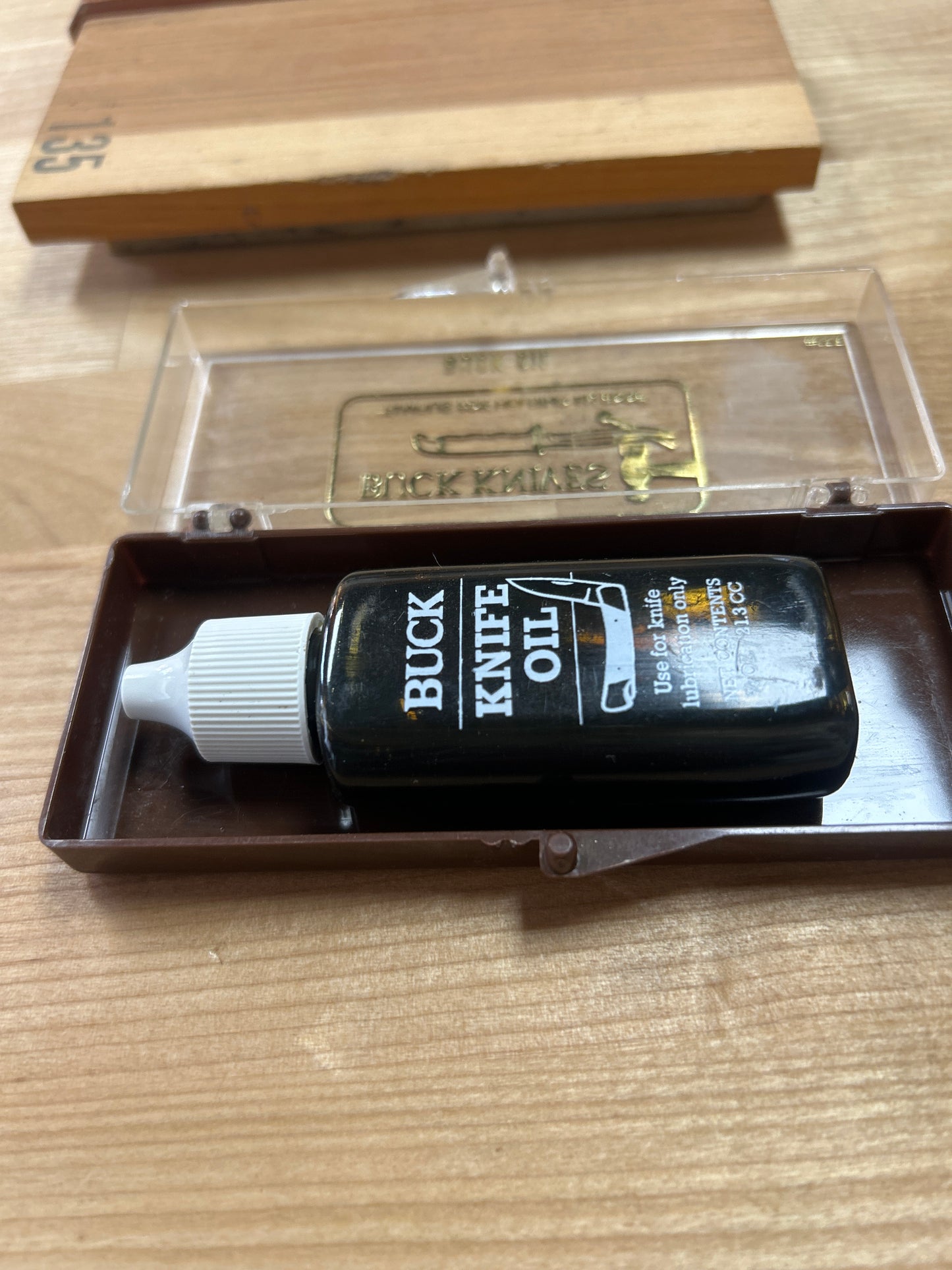Buck oil and stone. Not matched set.