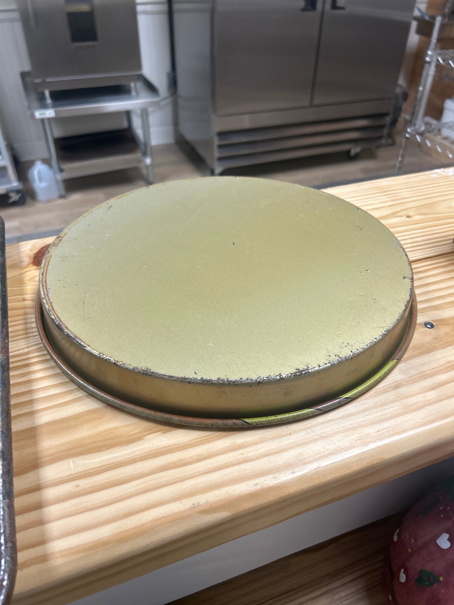 SATIN CIGARETTES METAL SERVING TRAY 14” DIAMETER VINTAGE 1980s