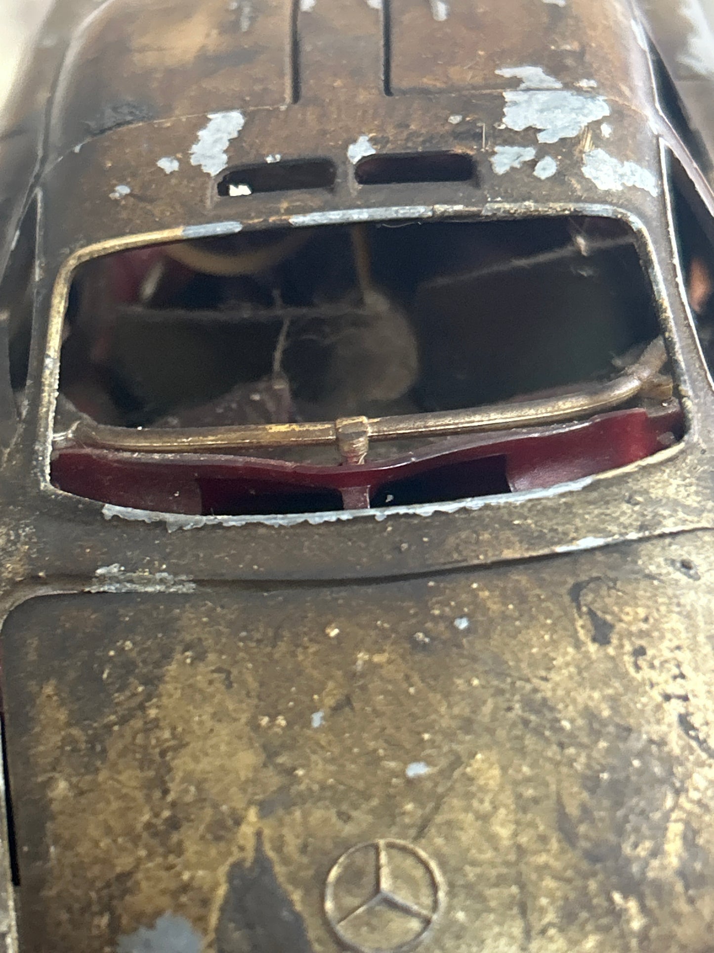 Preowned Die cast model of a 1954 Mercedes-Benz 300 SL Gullwing (see photos for condition. Beat up in a good way)