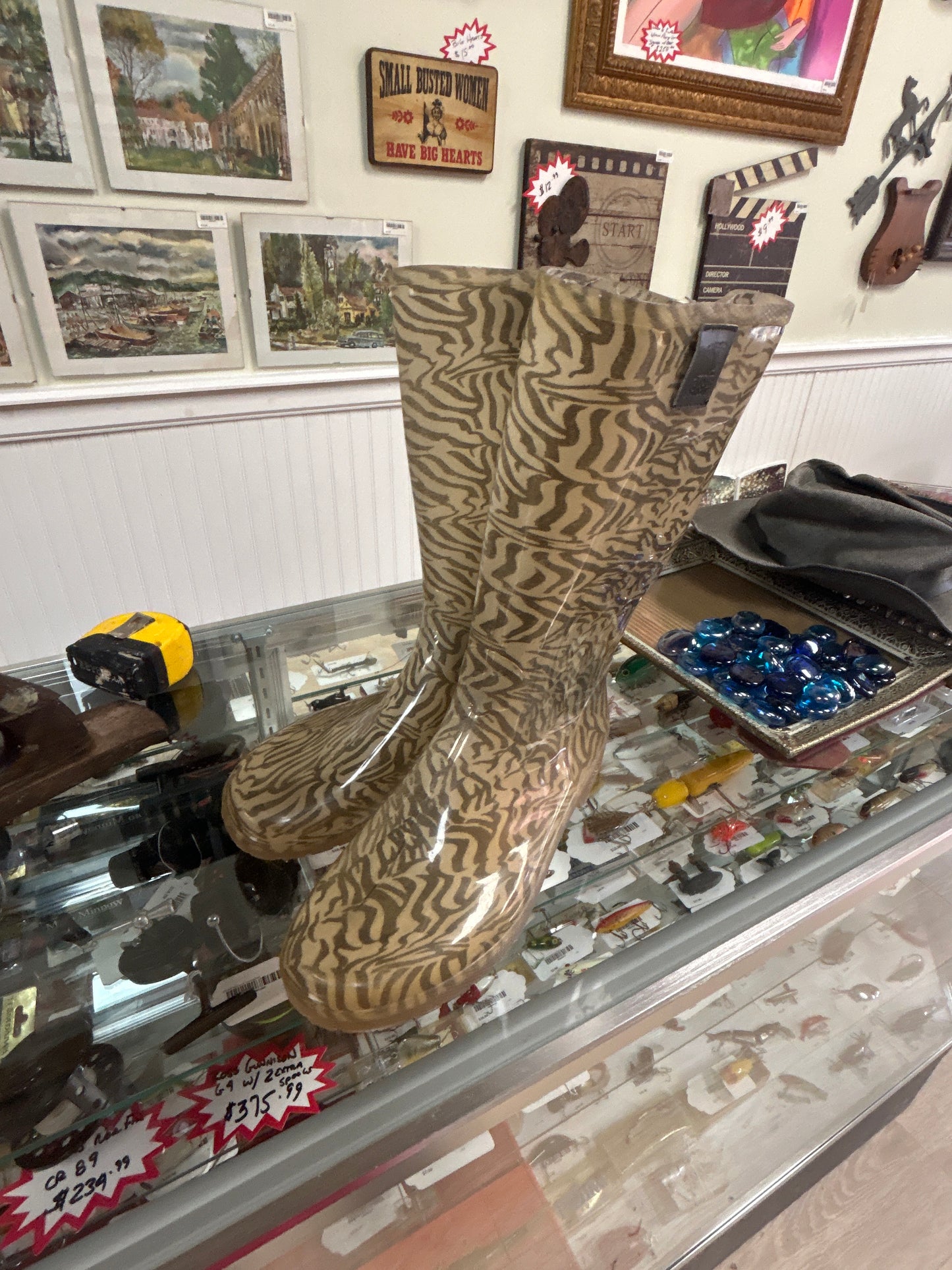 Used Safari Boots 8 Great Shape
