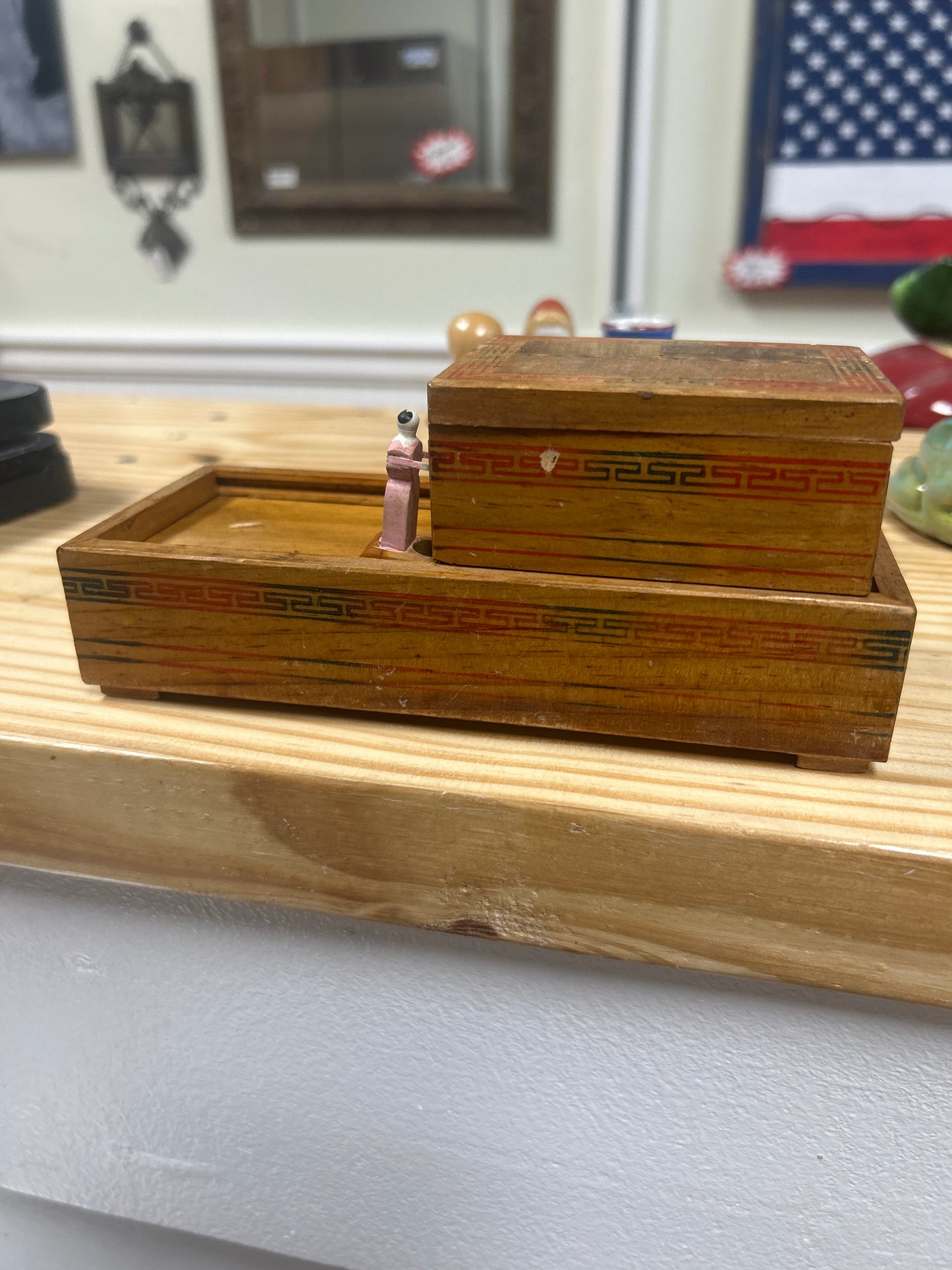 RARE VINTAGE ORNATE MECHANICAL JAPANESE WOODEN CIGARETTE ROLL TOP BOX