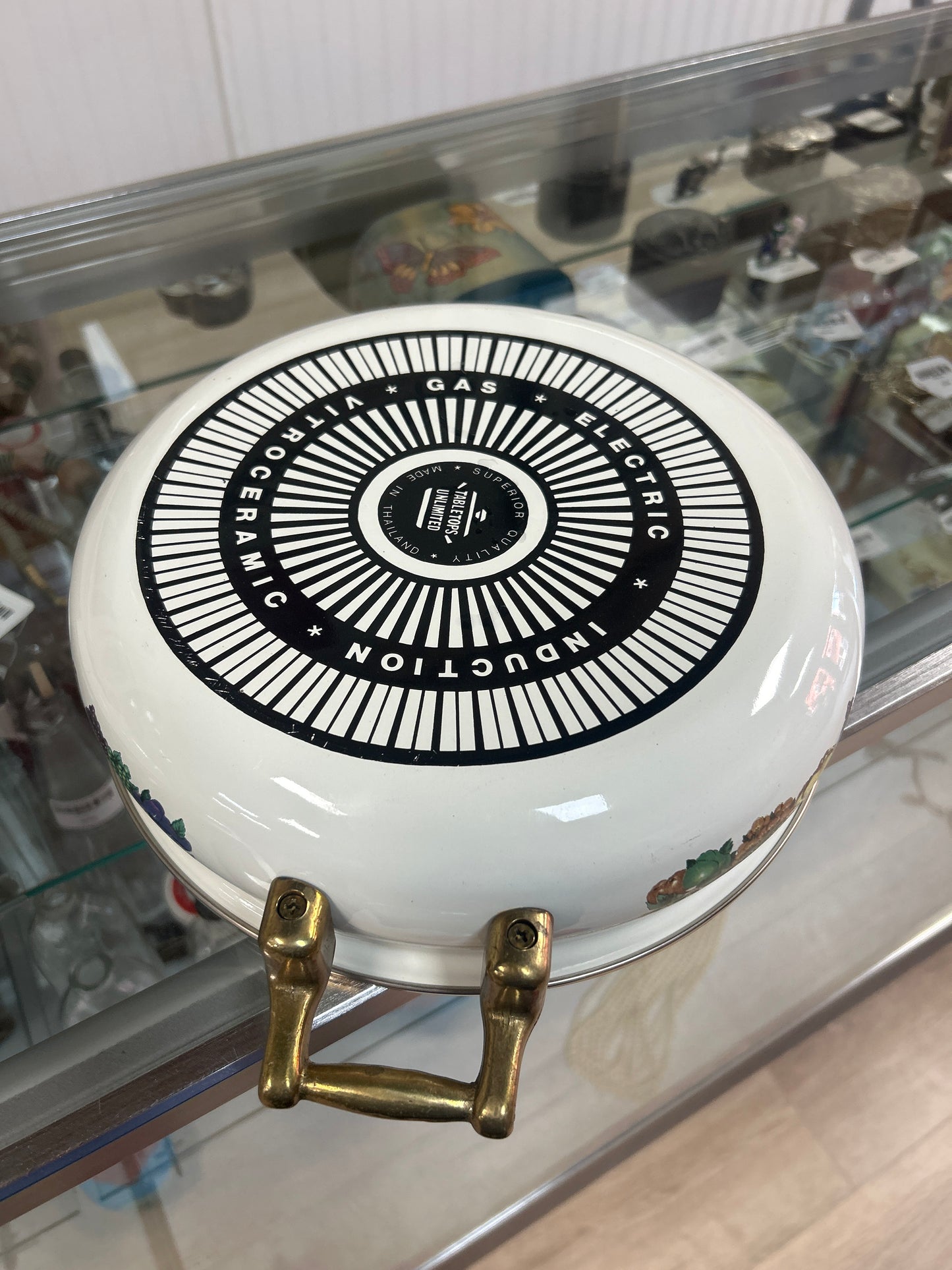 Vintage Tabletops Unlimited Kensington Garden Vitroceramic Dutch Oven or Covered Pot.