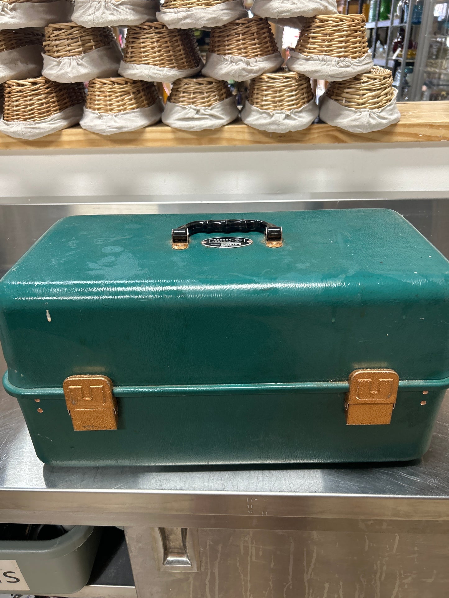 UMCO500UM Vintage Tackle Box