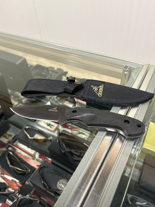 Gerber Knife W/ Sheath Gator