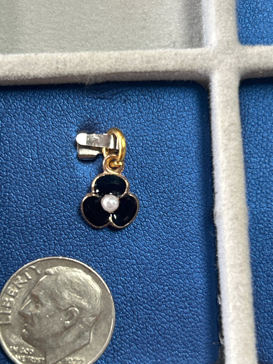 Charm (black small flower)