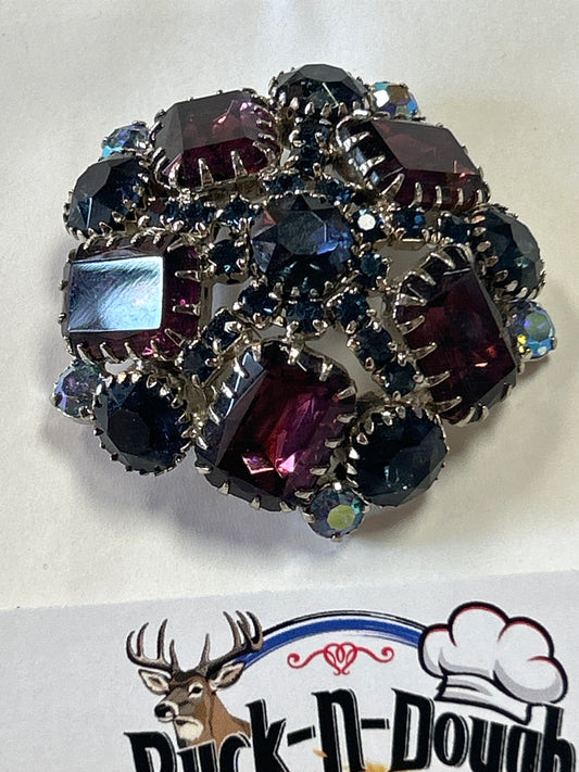 Vintage Unsigned Beauty Brooch Unique Color Combinations Elaborate Prong Setting