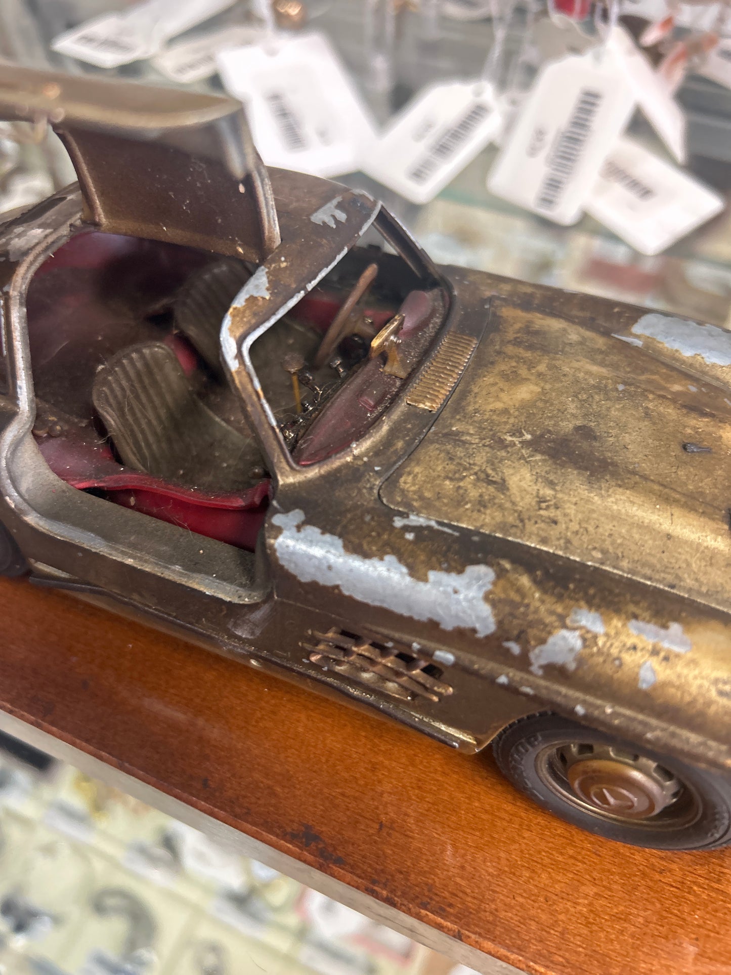 Preowned Die cast model of a 1954 Mercedes-Benz 300 SL Gullwing (see photos for condition. Beat up in a good way)