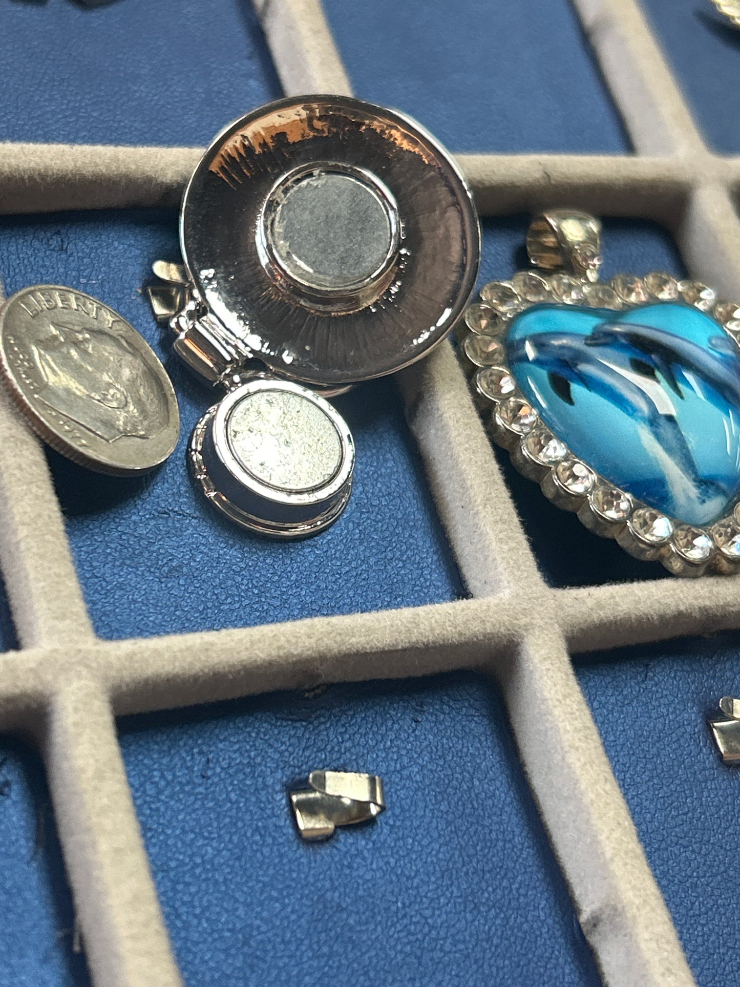 Charm (with magnetic back)