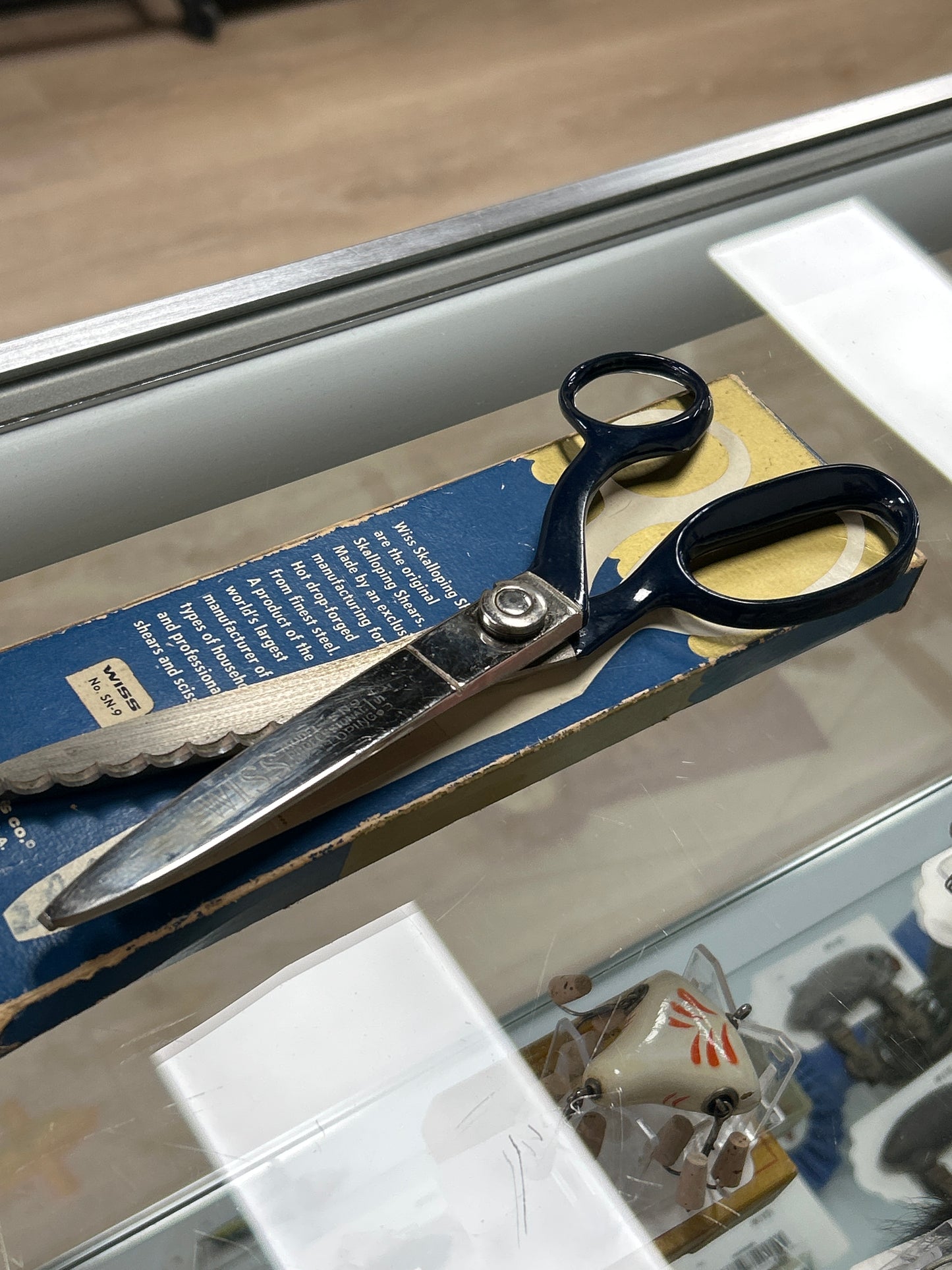 Vintage Wiss Skalloping Shears No SN-9 (with sleeve)