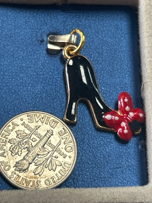 Charm (shoe with bow)