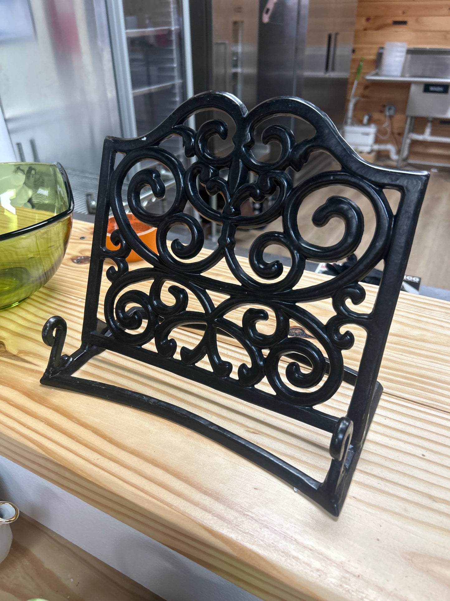 Black Cast Iron Cookboob stand