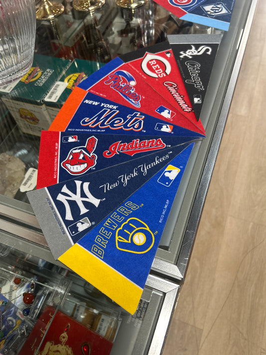 VINTAGE RICO MINI PENNANTS BASEBALL 22 TOTAL