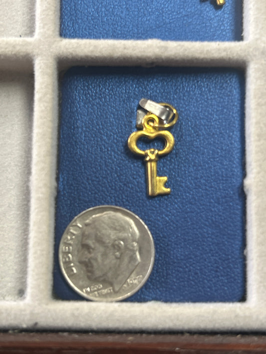 Charm (key small)