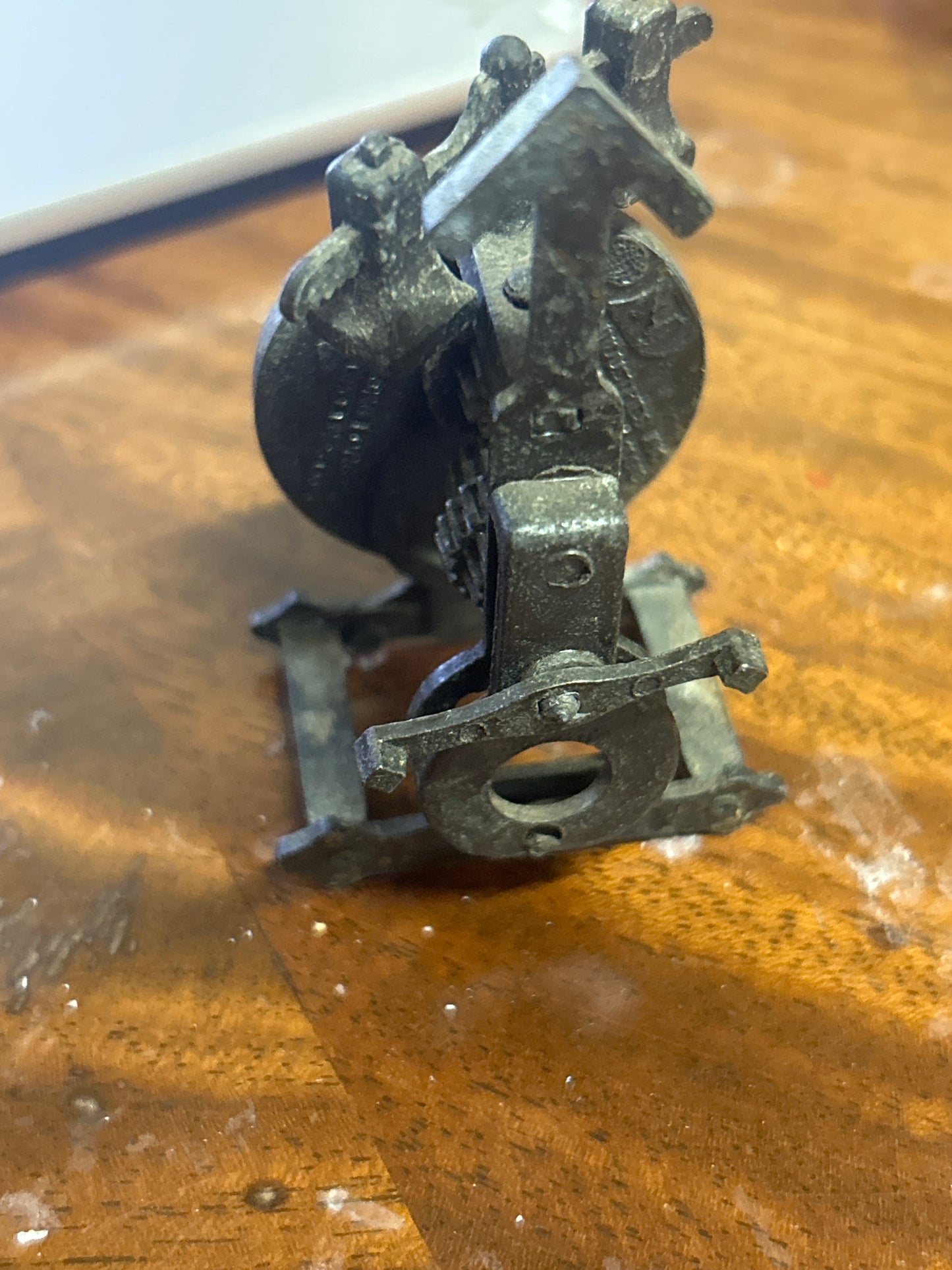 Vintage Die Cast Metal Winding Clock Pencil Sharpener Bronze Vintage Hong Kong