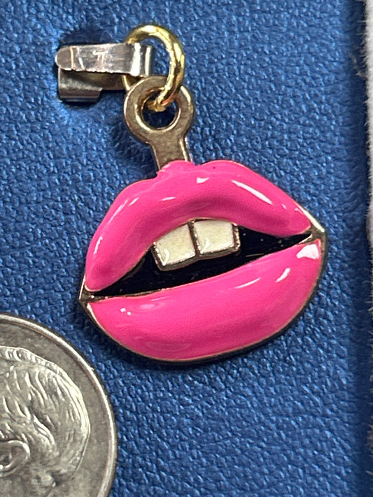 Charm (pink lips)