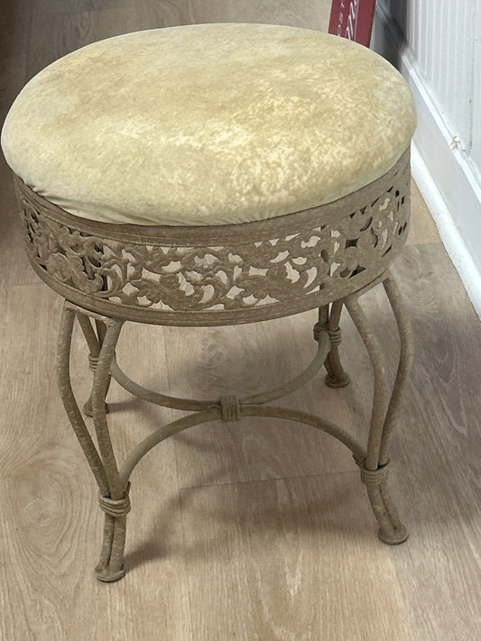 Hillsdale Villa 111 Vanity Stool