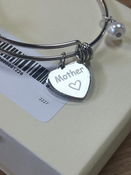 “Love between a mother and daughter is forever” Bracket (Mother heart)