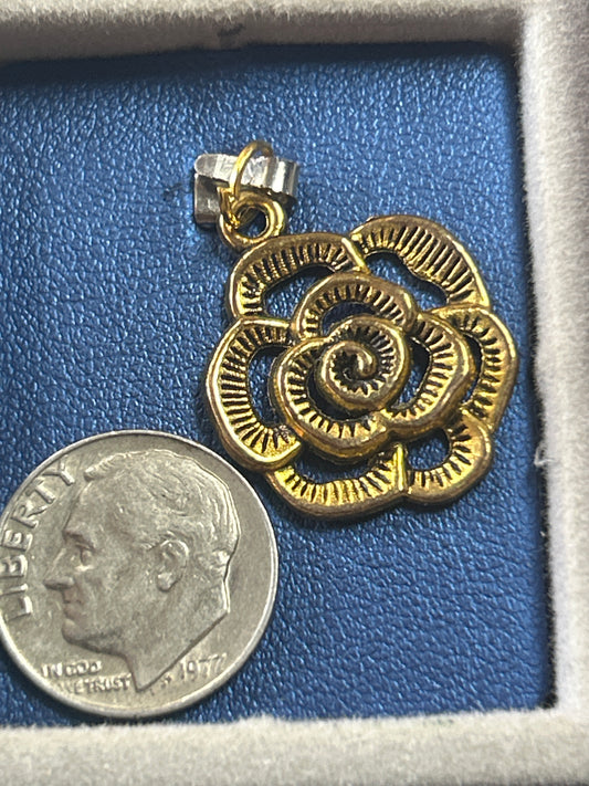 Charm (gold flower)