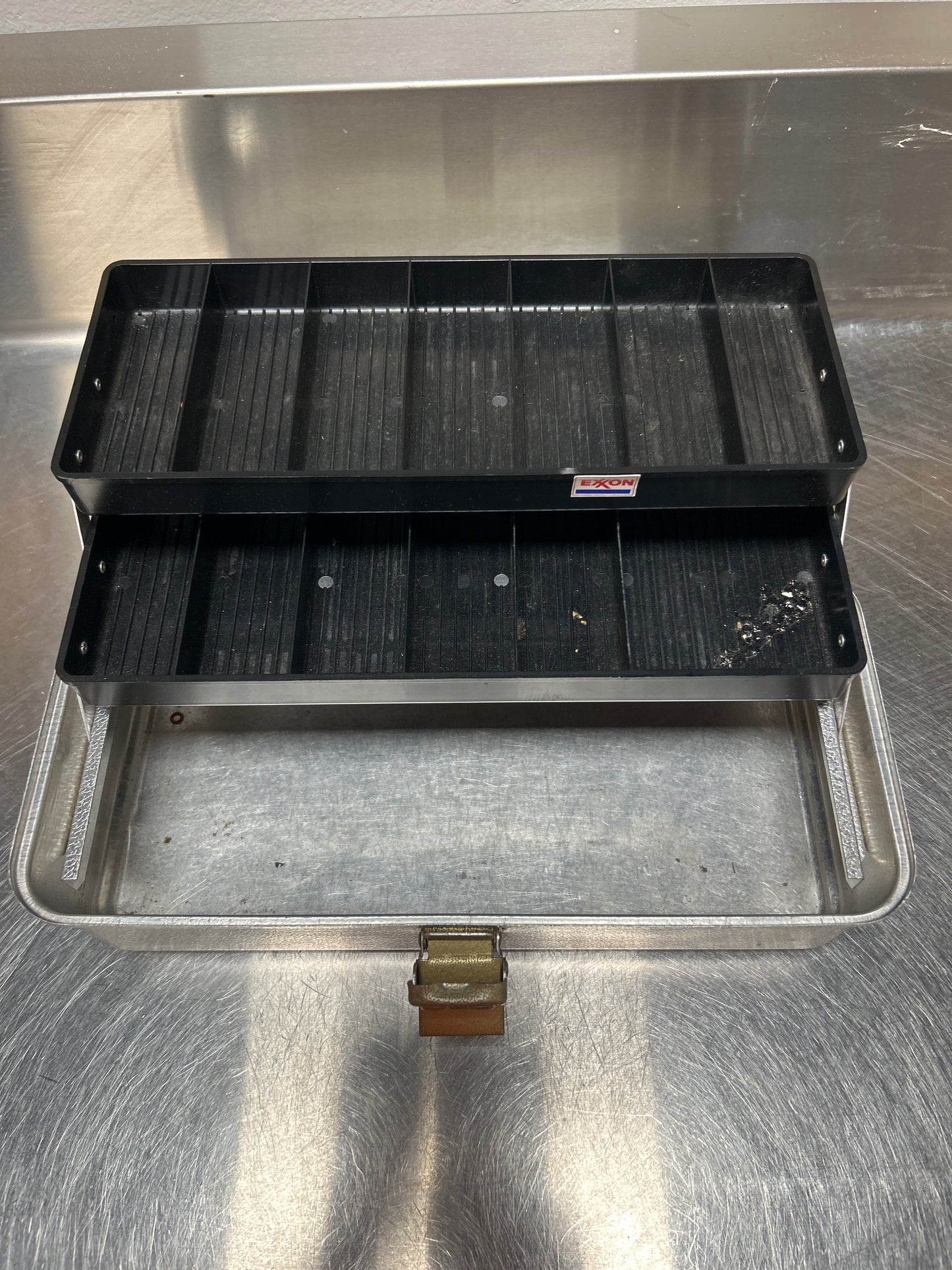 Vintage UMCO 102A Aluminum Metal Fishing Tackle Box 2 Tray Made In USA