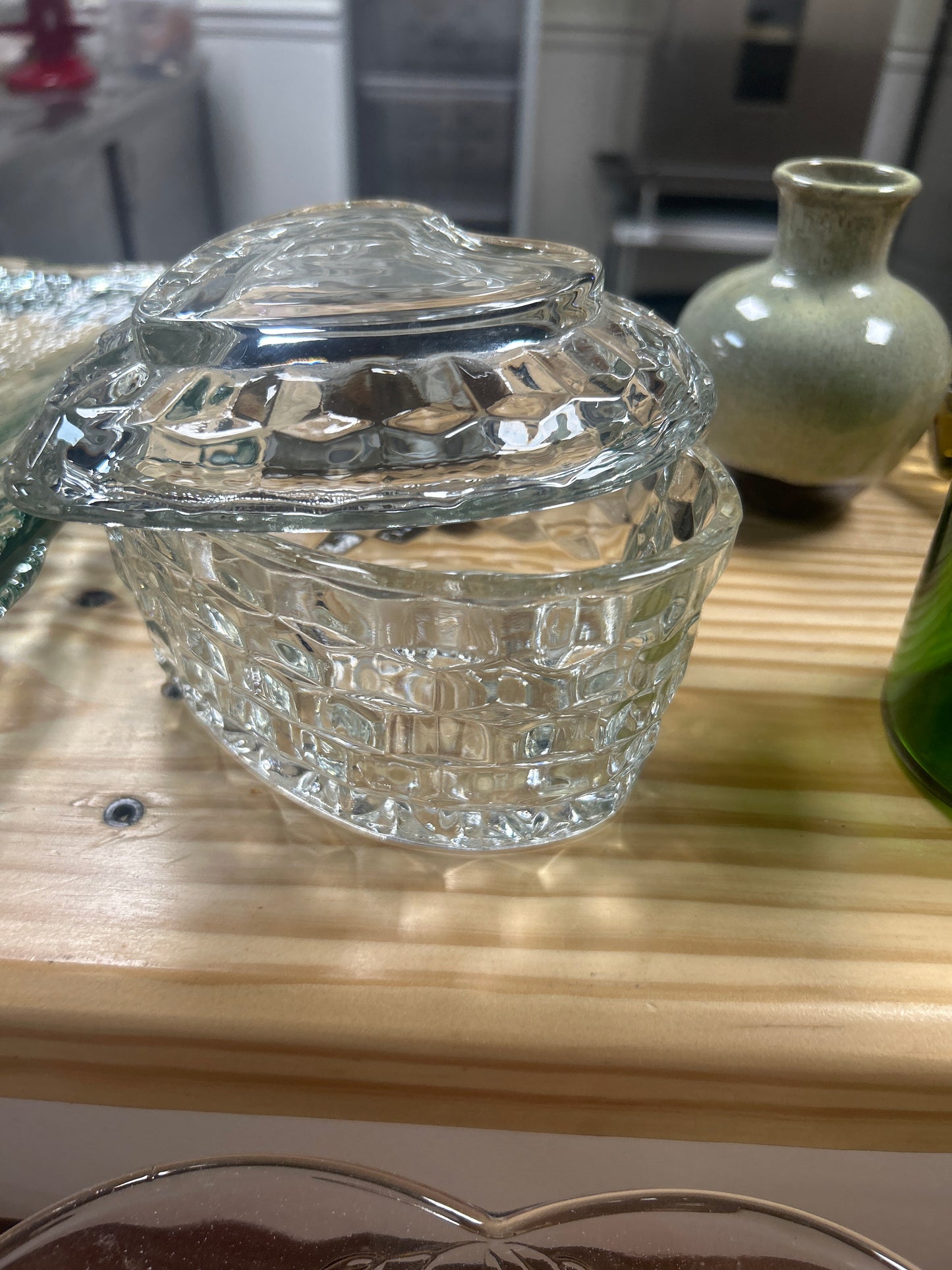 Vintage Vintage HOMCO Glass Heart Candy Dish Trinket Box w/ Lid Dresser Jewelry 6.5x5.5" (small chip in lid)