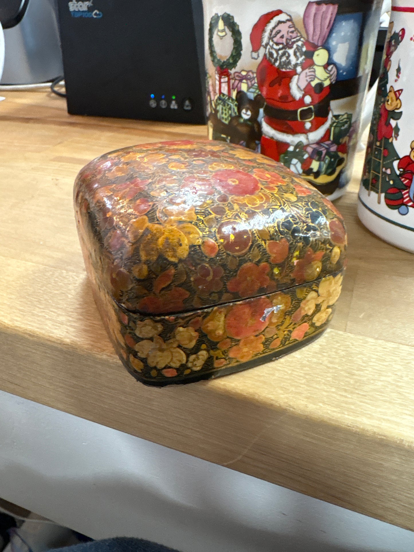 Kashmiri papier-mâché box