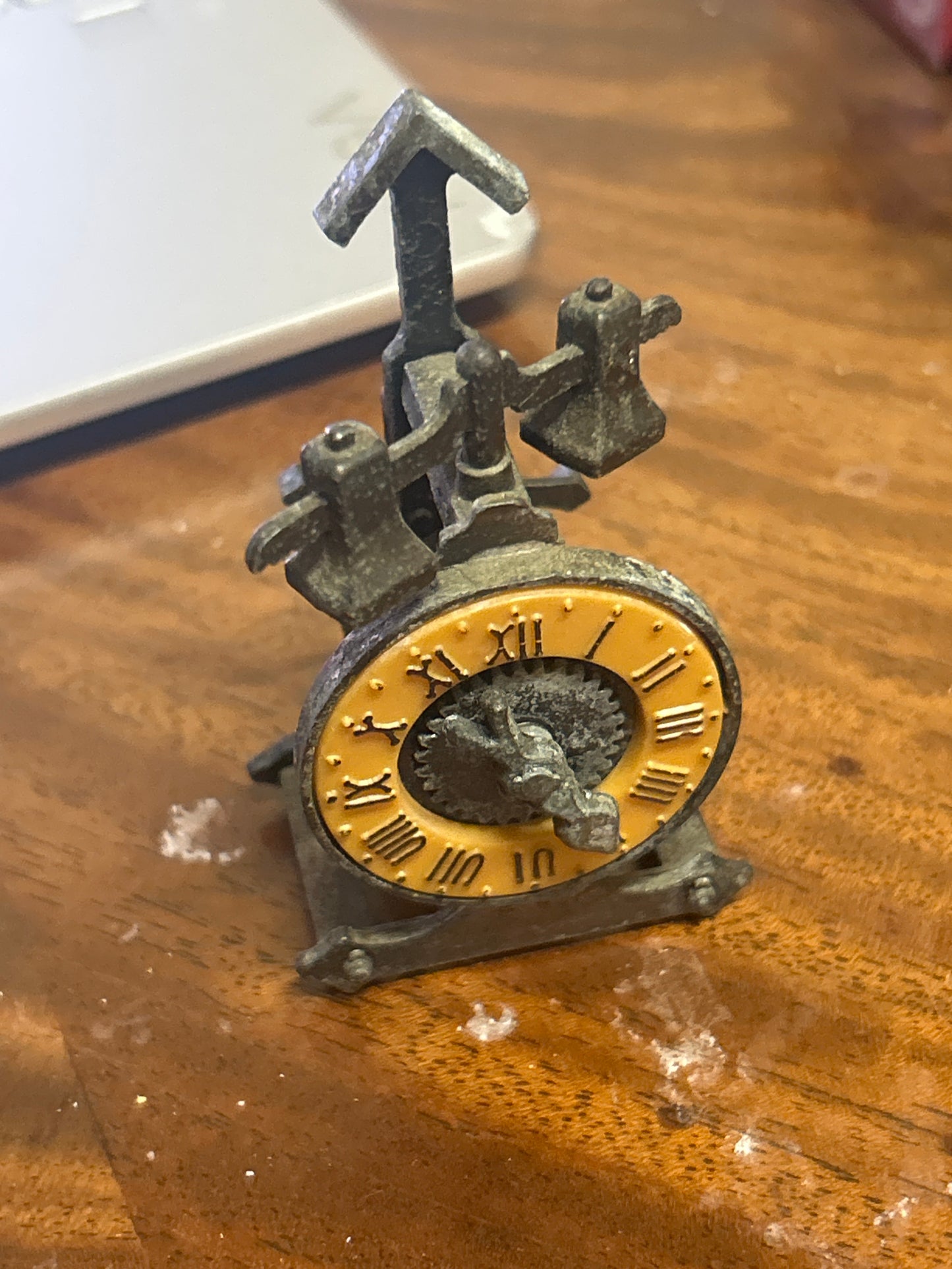 Vintage Die Cast Metal Winding Clock Pencil Sharpener Bronze Vintage Hong Kong