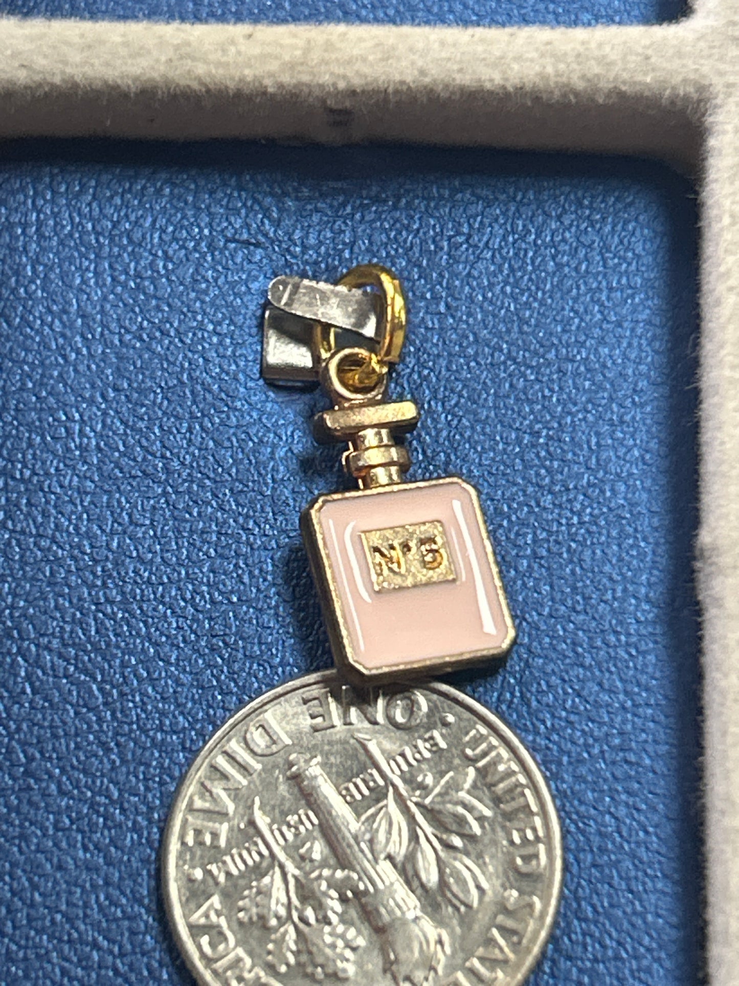 Charm ( no 5 pink)