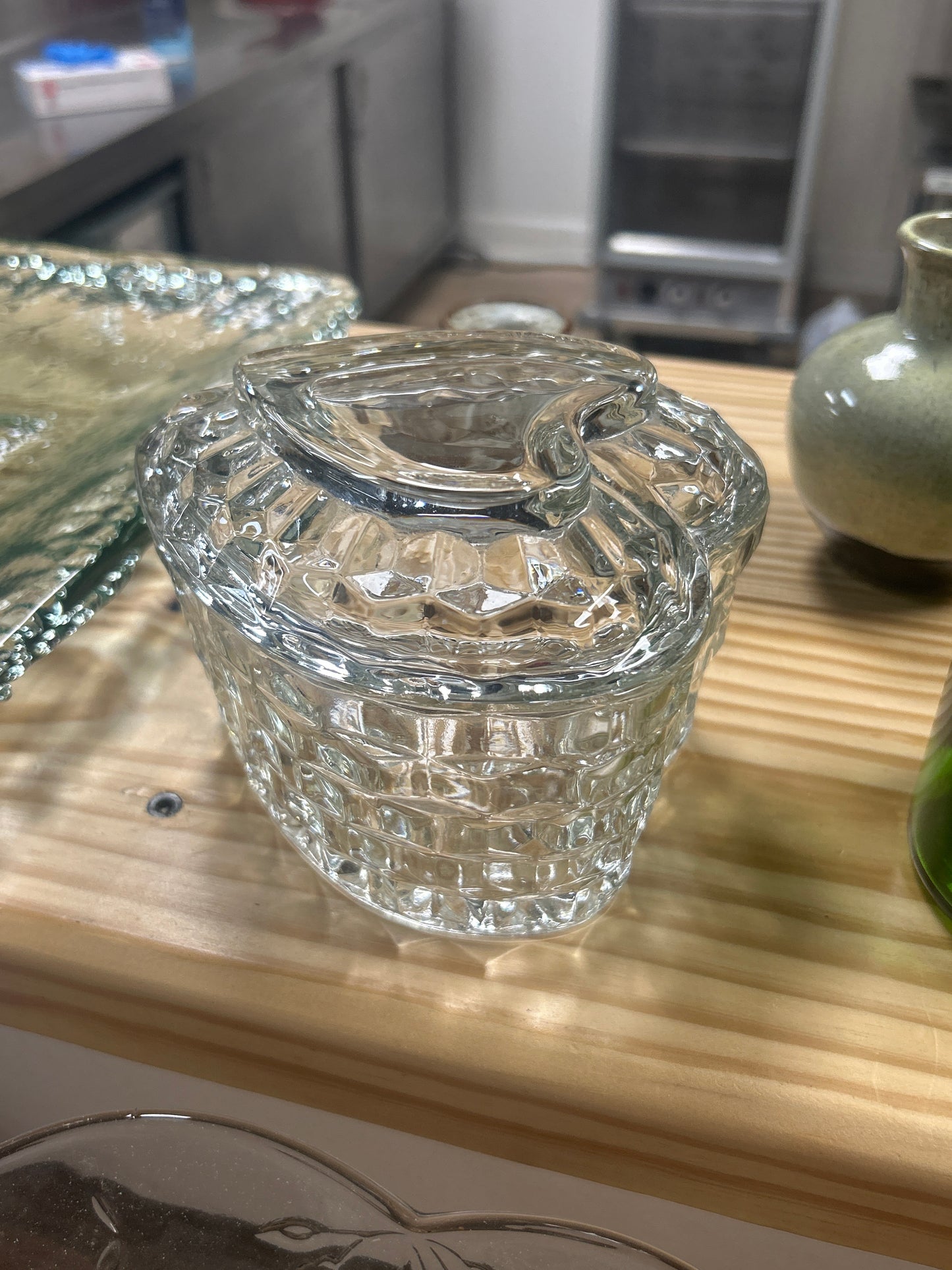 Vintage Vintage HOMCO Glass Heart Candy Dish Trinket Box w/ Lid Dresser Jewelry 6.5x5.5" (small chip in lid)
